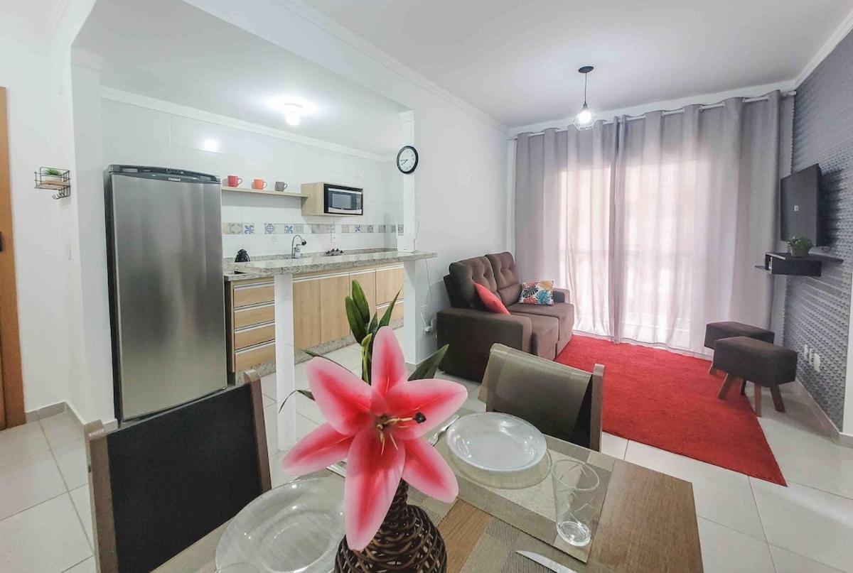 Bem No Centro, Cozinha Completa, Varanda E Garagem Poços de Caldas Buitenkant foto