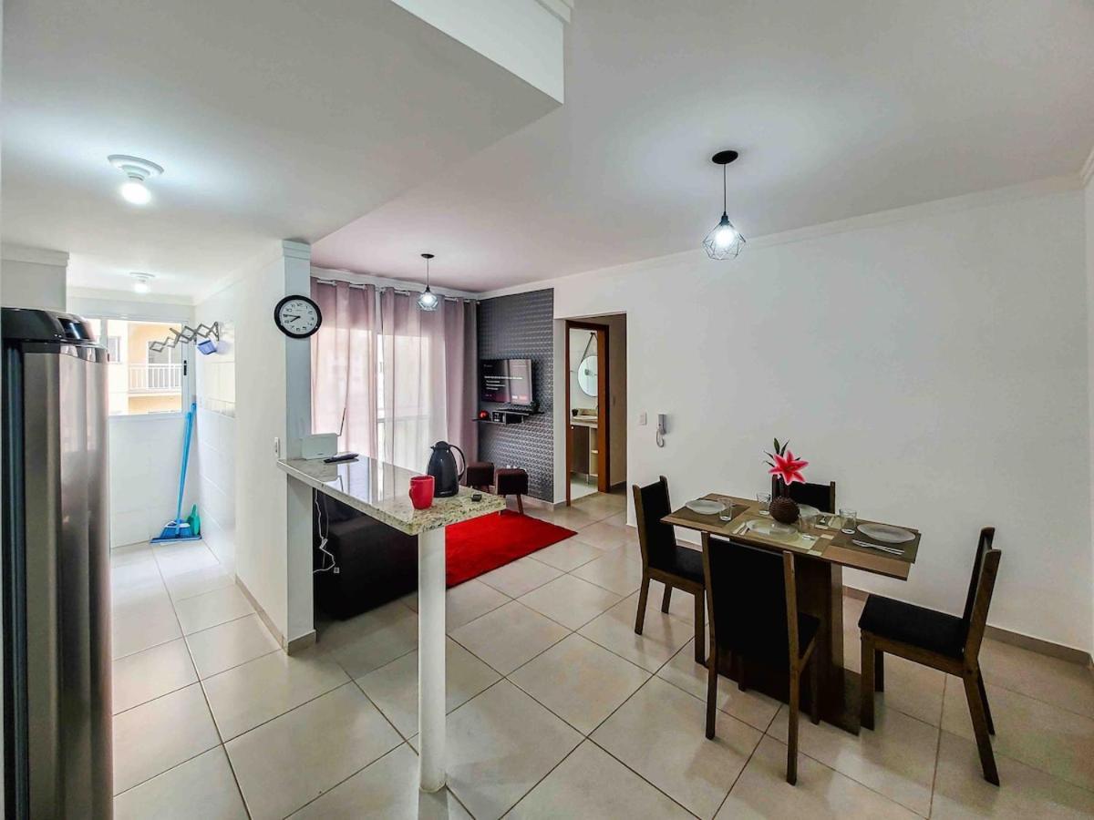 Bem No Centro, Cozinha Completa, Varanda E Garagem Poços de Caldas Buitenkant foto