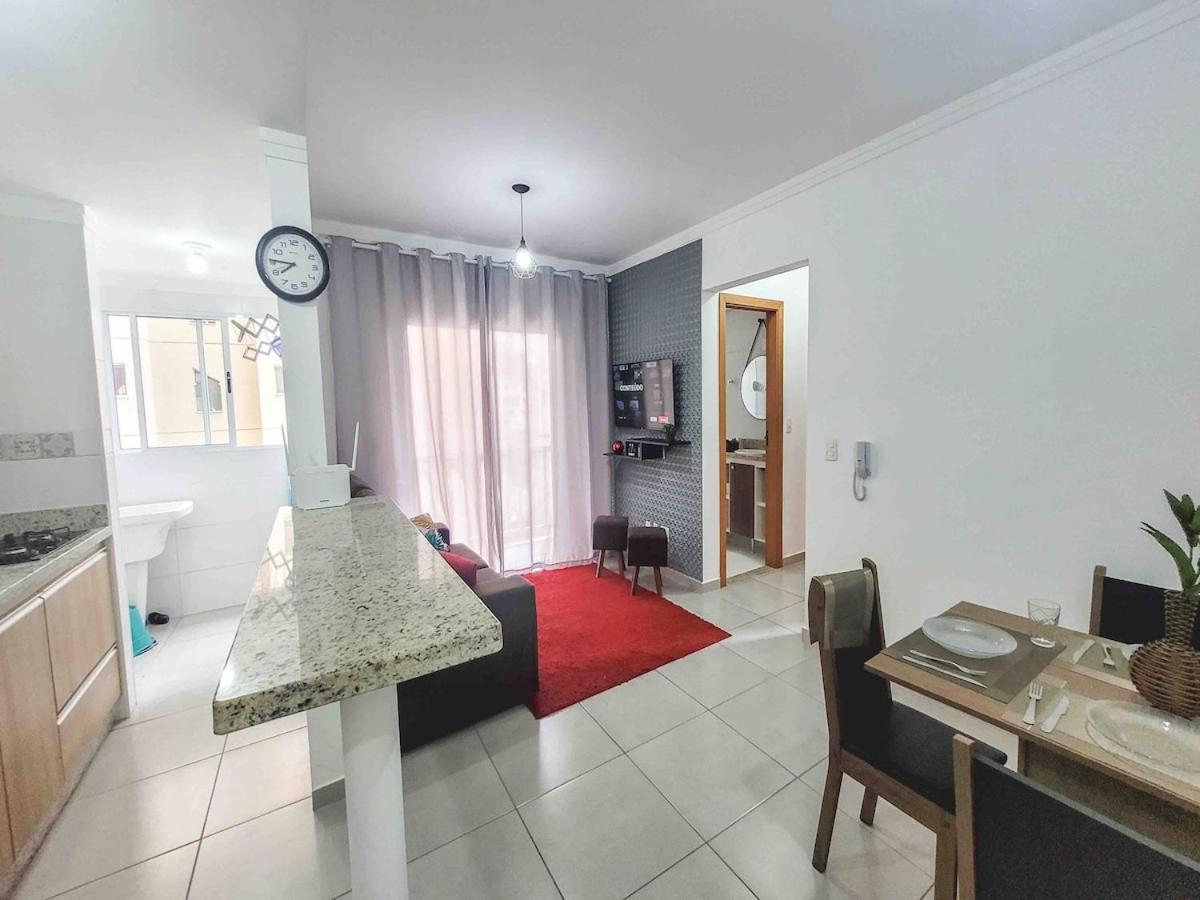 Bem No Centro, Cozinha Completa, Varanda E Garagem Poços de Caldas Buitenkant foto